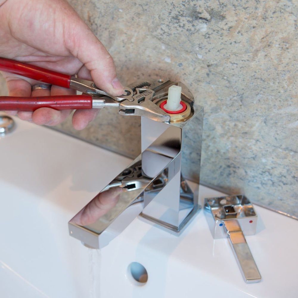 grifo lavabo fuga reparaciones fontanero